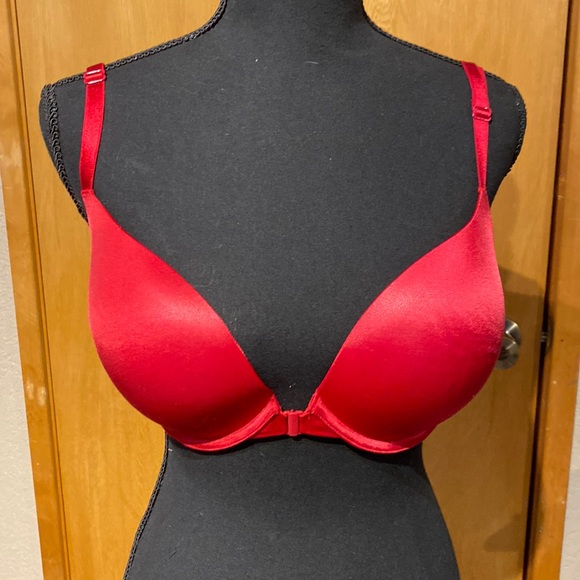 Victoria’s Secret 34 DD red padded bra - Picture 1 of 1